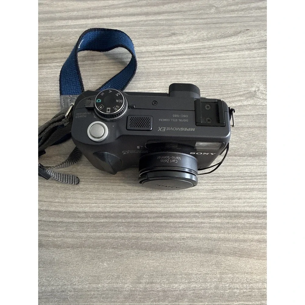 Sony Cyber-shot DSC-S85 Digital Camera 4.1MP Black Tested Works Needs Battery